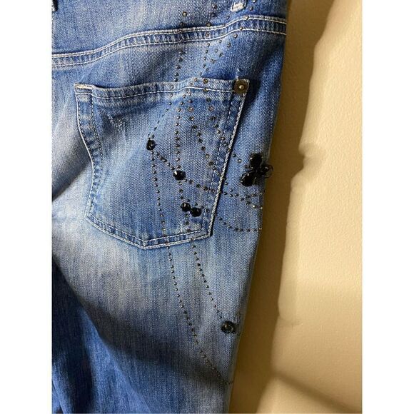 Size 8, distressed with crystal embellishment Cambio jeans Liu style short. - Picture 8 of 9